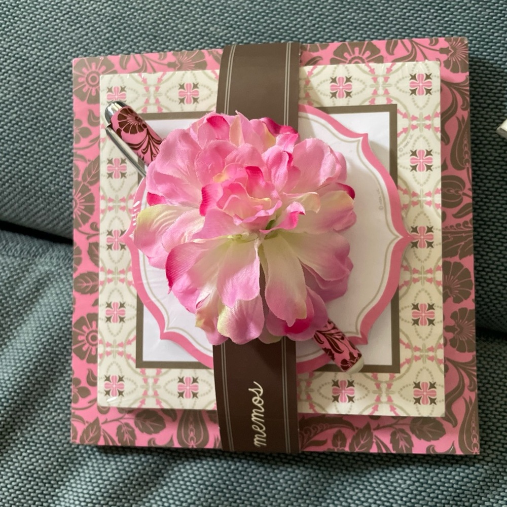 HALLMARK MEMO STATIONERY SET